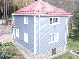 Дачный домик с красной крышей г. Красноярск.
