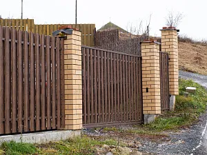 Забор из металлического штакетника в Перми